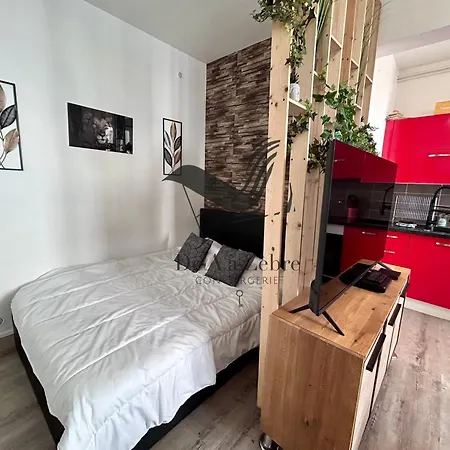 L'endroit - Agreable Studio Situe En Plein Centre-ville Апартаменты *
